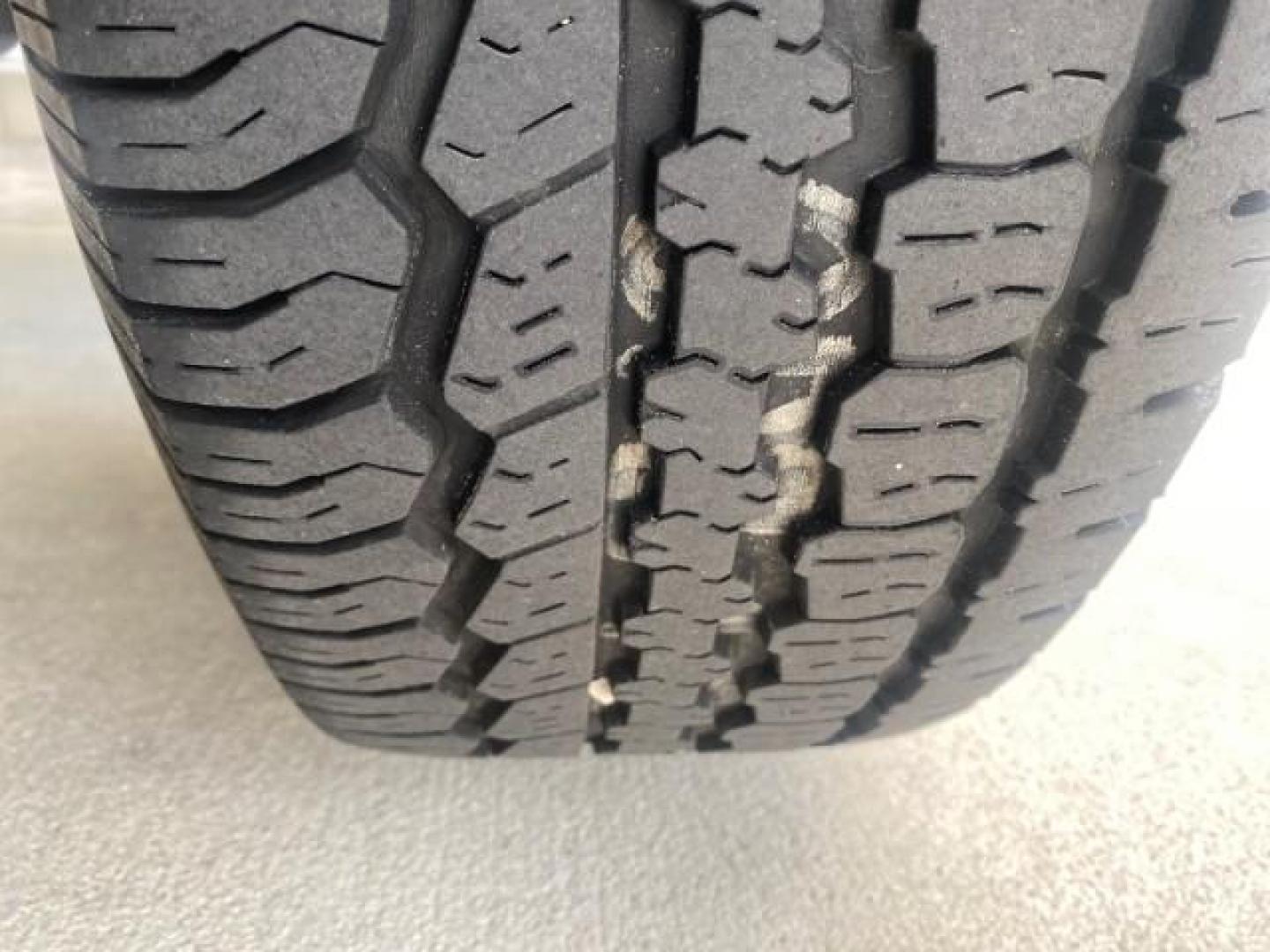 2001 Desert Sand Metallic /Oak Toyota Tundra LOW MILES 65,445 1 OWNER (5TBJN32151S) with an 3.4L DOHC EFI 24-Valve V6 Engine engine, Automatic transmission, located at 4701 North Dixie Hwy, Pompano Beach, FL, 33064, (954) 422-2889, 26.240938, -80.123474 - OUR WEBPAGE FLORIDACARS1.COM HAS OVER 100 PHOTOS AND FREE CARFAX LINK 2001 TOYOTA TUNDRA VIN: 5TBJN32151S215443 5 T B J N 3 2 1 5 1 S 2 1 5 4 4 3 PICKUP 3.4L V6 F DOHC 24V GASOLINE 20 MPG REAR WHEEL DRIVE Features Air Conditioning AM/FM Stereo Automatic Transmission Bed Cover Cassette Player Cloth S - Photo#75