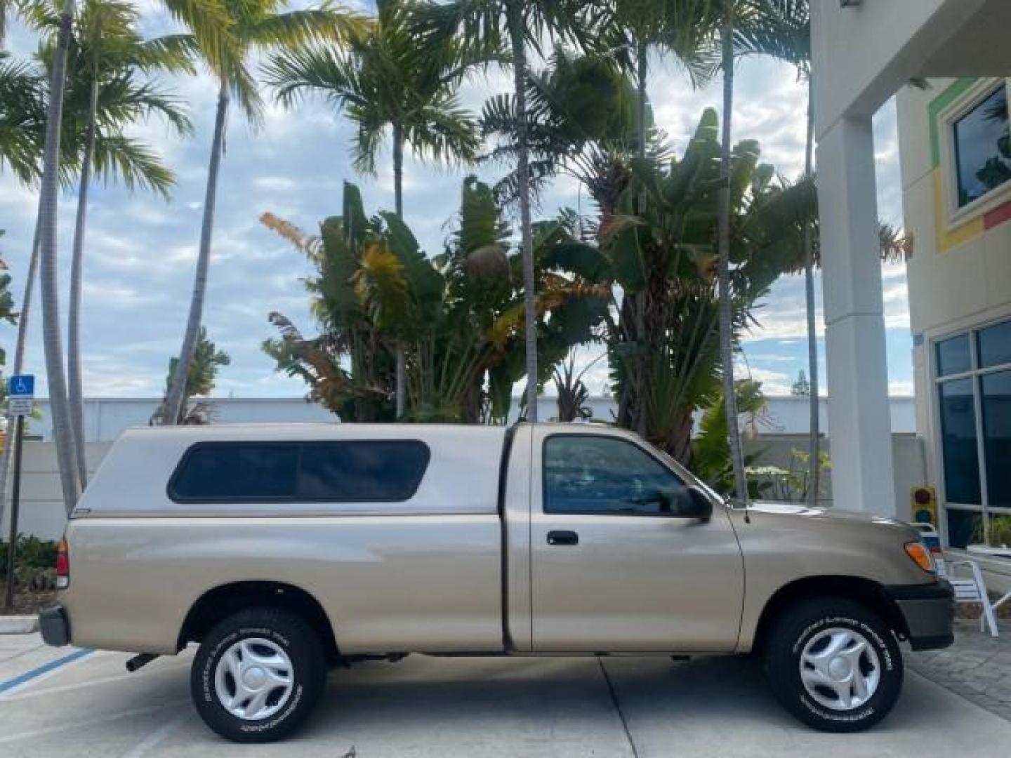 2001 Desert Sand Metallic /Oak Toyota Tundra LOW MILES 65,445 1 OWNER (5TBJN32151S) with an 3.4L DOHC EFI 24-Valve V6 Engine engine, Automatic transmission, located at 4701 North Dixie Hwy, Pompano Beach, FL, 33064, (954) 422-2889, 26.240938, -80.123474 - OUR WEBPAGE FLORIDACARS1.COM HAS OVER 100 PHOTOS AND FREE CARFAX LINK 2001 TOYOTA TUNDRA VIN: 5TBJN32151S215443 5 T B J N 3 2 1 5 1 S 2 1 5 4 4 3 PICKUP 3.4L V6 F DOHC 24V GASOLINE 20 MPG REAR WHEEL DRIVE Features Air Conditioning AM/FM Stereo Automatic Transmission Bed Cover Cassette Player Cloth S - Photo#95