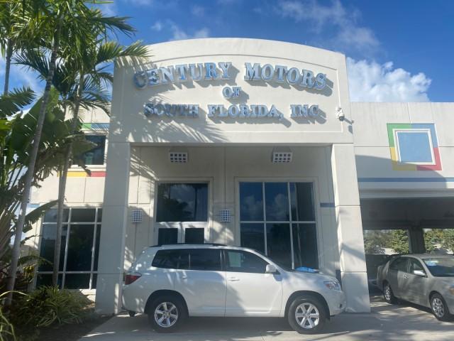 2010 Blizzard Pearl /Black Toyota Highlander SE LOW MILES 55,307 4WD (5TDJK3EH9AS) with an 3.5L V6 Cylinder Engine engine, Automatic transmission, located at 4701 North Dixie Hwy, Pompano Beach, FL, 33064, (954) 422-2889, 26.240938, -80.123474 - OUR WEBPAGE FLORIDACARS1.COM HAS OVER 100 PHOTOS AND FREE CARFAX LINK 2010 TOYOTA HIGHLANDER SE 4 WHEEL DRIVE THIRD ROW SUNROOF PEARL WHITE LEATHER TOW PACKAGE VIN: 5TDJK3EH9AS008451 5 T D J K 3 E H 9 A S 0 0 8 4 5 1 4 DOOR WAGON/SPORT UTILITY 3.5L V6 F DOHC 24V GASOLINE 23 MPG ALL WHEEL DRIVE Featu - Photo#0