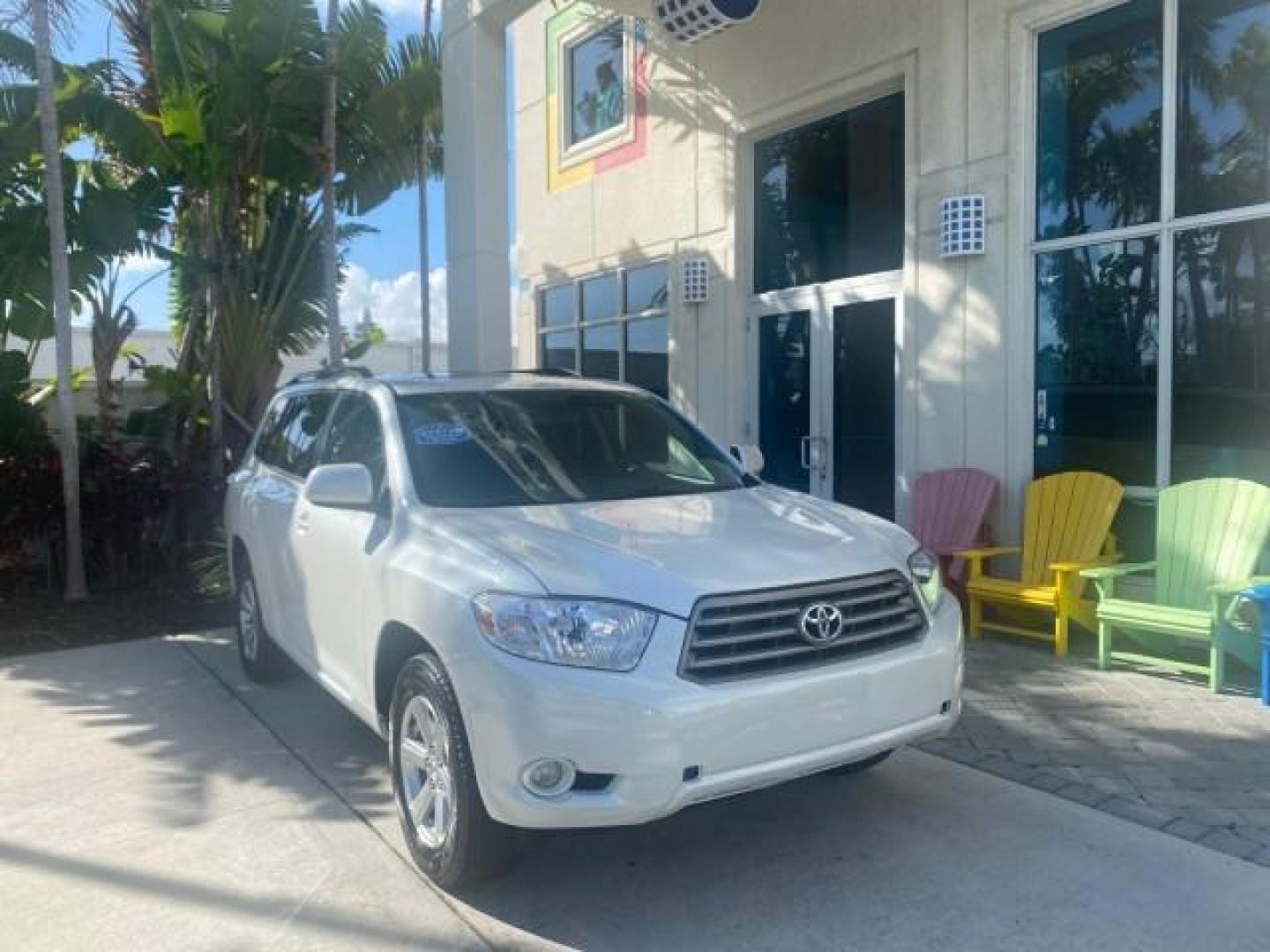 2010 Blizzard Pearl /Black Toyota Highlander SE LOW MILES 55,307 4WD (5TDJK3EH9AS) with an 3.5L V6 Cylinder Engine engine, Automatic transmission, located at 4701 North Dixie Hwy, Pompano Beach, FL, 33064, (954) 422-2889, 26.240938, -80.123474 - OUR WEBPAGE FLORIDACARS1.COM HAS OVER 100 PHOTOS AND FREE CARFAX LINK 2010 TOYOTA HIGHLANDER SE 4 WHEEL DRIVE THIRD ROW SUNROOF PEARL WHITE LEATHER TOW PACKAGE VIN: 5TDJK3EH9AS008451 5 T D J K 3 E H 9 A S 0 0 8 4 5 1 4 DOOR WAGON/SPORT UTILITY 3.5L V6 F DOHC 24V GASOLINE 23 MPG ALL WHEEL DRIVE Featu - Photo#1
