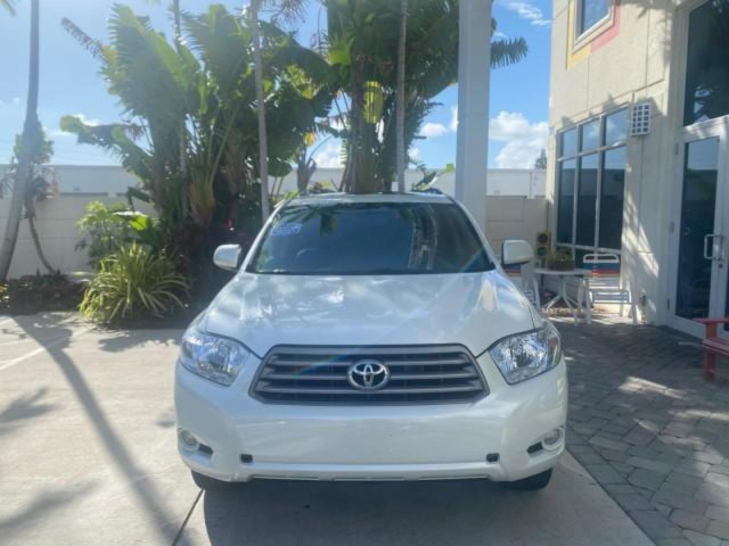 2010 Blizzard Pearl /Black Toyota Highlander SE LOW MILES 55,307 4WD (5TDJK3EH9AS) with an 3.5L V6 Cylinder Engine engine, Automatic transmission, located at 4701 North Dixie Hwy, Pompano Beach, FL, 33064, (954) 422-2889, 26.240938, -80.123474 - OUR WEBPAGE FLORIDACARS1.COM HAS OVER 100 PHOTOS AND FREE CARFAX LINK 2010 TOYOTA HIGHLANDER SE 4 WHEEL DRIVE THIRD ROW SUNROOF PEARL WHITE LEATHER TOW PACKAGE VIN: 5TDJK3EH9AS008451 5 T D J K 3 E H 9 A S 0 0 8 4 5 1 4 DOOR WAGON/SPORT UTILITY 3.5L V6 F DOHC 24V GASOLINE 23 MPG ALL WHEEL DRIVE Featu - Photo#2