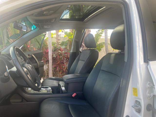 2010 Blizzard Pearl /Black Toyota Highlander SE LOW MILES 55,307 4WD (5TDJK3EH9AS) with an 3.5L V6 Cylinder Engine engine, Automatic transmission, located at 4701 North Dixie Hwy, Pompano Beach, FL, 33064, (954) 422-2889, 26.240938, -80.123474 - OUR WEBPAGE FLORIDACARS1.COM HAS OVER 100 PHOTOS AND FREE CARFAX LINK 2010 TOYOTA HIGHLANDER SE 4 WHEEL DRIVE THIRD ROW SUNROOF PEARL WHITE LEATHER TOW PACKAGE VIN: 5TDJK3EH9AS008451 5 T D J K 3 E H 9 A S 0 0 8 4 5 1 4 DOOR WAGON/SPORT UTILITY 3.5L V6 F DOHC 24V GASOLINE 23 MPG ALL WHEEL DRIVE Featu - Photo#10