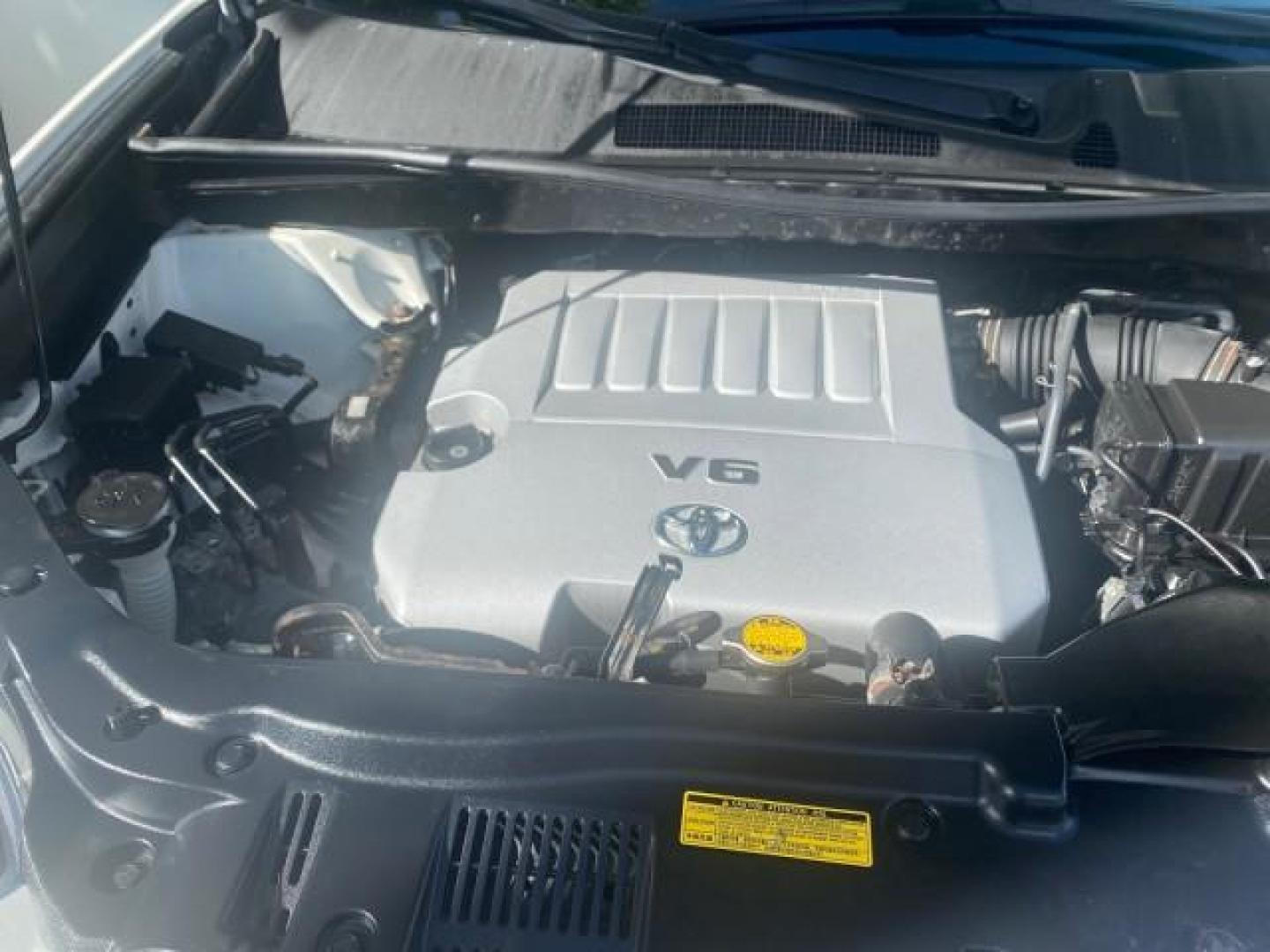 2010 Blizzard Pearl /Black Toyota Highlander SE LOW MILES 55,307 4WD (5TDJK3EH9AS) with an 3.5L V6 Cylinder Engine engine, Automatic transmission, located at 4701 North Dixie Hwy, Pompano Beach, FL, 33064, (954) 422-2889, 26.240938, -80.123474 - OUR WEBPAGE FLORIDACARS1.COM HAS OVER 100 PHOTOS AND FREE CARFAX LINK 2010 TOYOTA HIGHLANDER SE 4 WHEEL DRIVE THIRD ROW SUNROOF PEARL WHITE LEATHER TOW PACKAGE VIN: 5TDJK3EH9AS008451 5 T D J K 3 E H 9 A S 0 0 8 4 5 1 4 DOOR WAGON/SPORT UTILITY 3.5L V6 F DOHC 24V GASOLINE 23 MPG ALL WHEEL DRIVE Featu - Photo#25