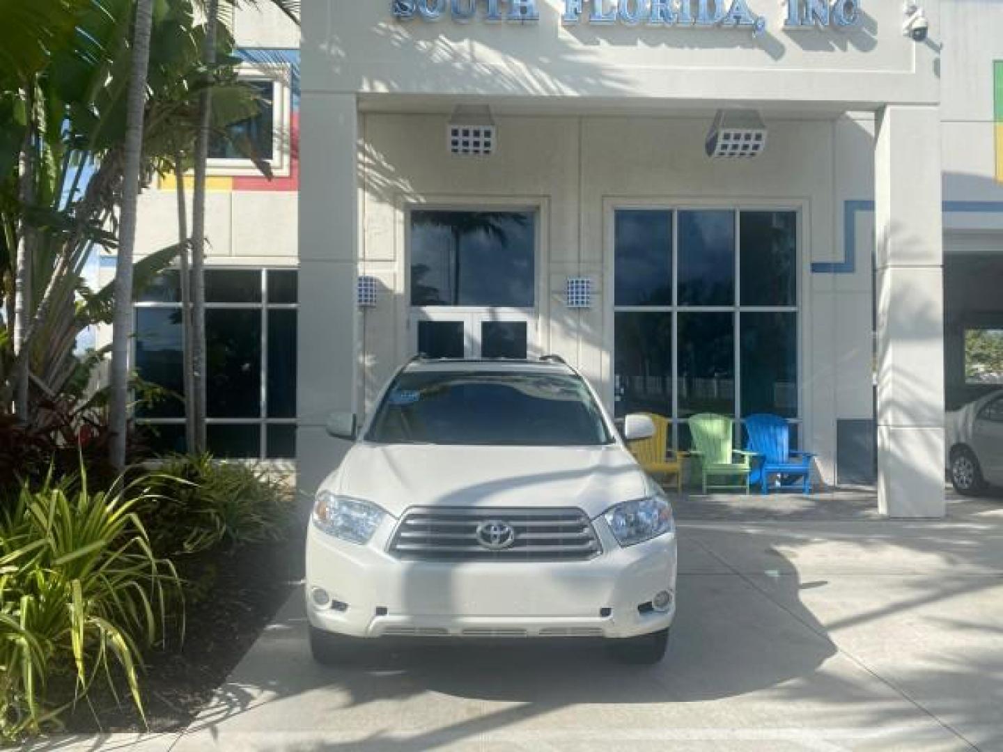 2010 Blizzard Pearl /Black Toyota Highlander SE LOW MILES 55,307 4WD (5TDJK3EH9AS) with an 3.5L V6 Cylinder Engine engine, Automatic transmission, located at 4701 North Dixie Hwy, Pompano Beach, FL, 33064, (954) 422-2889, 26.240938, -80.123474 - OUR WEBPAGE FLORIDACARS1.COM HAS OVER 100 PHOTOS AND FREE CARFAX LINK 2010 TOYOTA HIGHLANDER SE 4 WHEEL DRIVE THIRD ROW SUNROOF PEARL WHITE LEATHER TOW PACKAGE VIN: 5TDJK3EH9AS008451 5 T D J K 3 E H 9 A S 0 0 8 4 5 1 4 DOOR WAGON/SPORT UTILITY 3.5L V6 F DOHC 24V GASOLINE 23 MPG ALL WHEEL DRIVE Featu - Photo#27