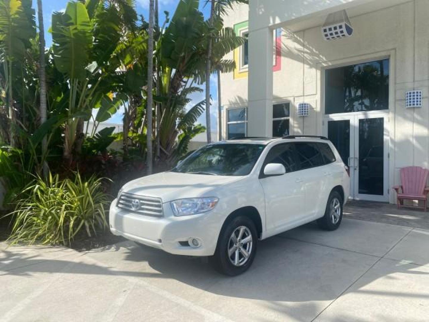 2010 Blizzard Pearl /Black Toyota Highlander SE LOW MILES 55,307 4WD (5TDJK3EH9AS) with an 3.5L V6 Cylinder Engine engine, Automatic transmission, located at 4701 North Dixie Hwy, Pompano Beach, FL, 33064, (954) 422-2889, 26.240938, -80.123474 - OUR WEBPAGE FLORIDACARS1.COM HAS OVER 100 PHOTOS AND FREE CARFAX LINK 2010 TOYOTA HIGHLANDER SE 4 WHEEL DRIVE THIRD ROW SUNROOF PEARL WHITE LEATHER TOW PACKAGE VIN: 5TDJK3EH9AS008451 5 T D J K 3 E H 9 A S 0 0 8 4 5 1 4 DOOR WAGON/SPORT UTILITY 3.5L V6 F DOHC 24V GASOLINE 23 MPG ALL WHEEL DRIVE Featu - Photo#29