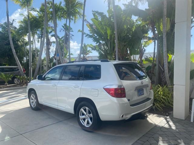 2010 Blizzard Pearl /Black Toyota Highlander SE LOW MILES 55,307 4WD (5TDJK3EH9AS) with an 3.5L V6 Cylinder Engine engine, Automatic transmission, located at 4701 North Dixie Hwy, Pompano Beach, FL, 33064, (954) 422-2889, 26.240938, -80.123474 - OUR WEBPAGE FLORIDACARS1.COM HAS OVER 100 PHOTOS AND FREE CARFAX LINK 2010 TOYOTA HIGHLANDER SE 4 WHEEL DRIVE THIRD ROW SUNROOF PEARL WHITE LEATHER TOW PACKAGE VIN: 5TDJK3EH9AS008451 5 T D J K 3 E H 9 A S 0 0 8 4 5 1 4 DOOR WAGON/SPORT UTILITY 3.5L V6 F DOHC 24V GASOLINE 23 MPG ALL WHEEL DRIVE Featu - Photo#33