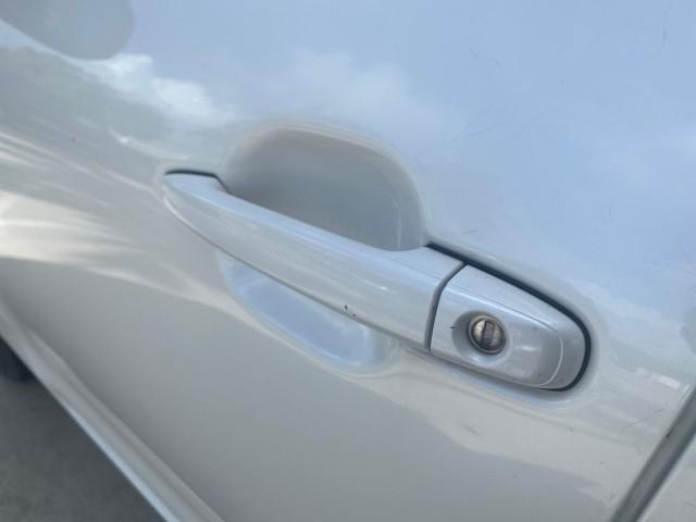 2010 Blizzard Pearl /Black Toyota Highlander SE LOW MILES 55,307 4WD (5TDJK3EH9AS) with an 3.5L V6 Cylinder Engine engine, Automatic transmission, located at 4701 North Dixie Hwy, Pompano Beach, FL, 33064, (954) 422-2889, 26.240938, -80.123474 - OUR WEBPAGE FLORIDACARS1.COM HAS OVER 100 PHOTOS AND FREE CARFAX LINK 2010 TOYOTA HIGHLANDER SE 4 WHEEL DRIVE THIRD ROW SUNROOF PEARL WHITE LEATHER TOW PACKAGE VIN: 5TDJK3EH9AS008451 5 T D J K 3 E H 9 A S 0 0 8 4 5 1 4 DOOR WAGON/SPORT UTILITY 3.5L V6 F DOHC 24V GASOLINE 23 MPG ALL WHEEL DRIVE Featu - Photo#38