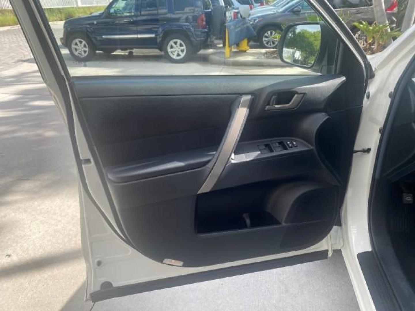 2010 Blizzard Pearl /Black Toyota Highlander SE LOW MILES 55,307 4WD (5TDJK3EH9AS) with an 3.5L V6 Cylinder Engine engine, Automatic transmission, located at 4701 North Dixie Hwy, Pompano Beach, FL, 33064, (954) 422-2889, 26.240938, -80.123474 - OUR WEBPAGE FLORIDACARS1.COM HAS OVER 100 PHOTOS AND FREE CARFAX LINK 2010 TOYOTA HIGHLANDER SE 4 WHEEL DRIVE THIRD ROW SUNROOF PEARL WHITE LEATHER TOW PACKAGE VIN: 5TDJK3EH9AS008451 5 T D J K 3 E H 9 A S 0 0 8 4 5 1 4 DOOR WAGON/SPORT UTILITY 3.5L V6 F DOHC 24V GASOLINE 23 MPG ALL WHEEL DRIVE Featu - Photo#41