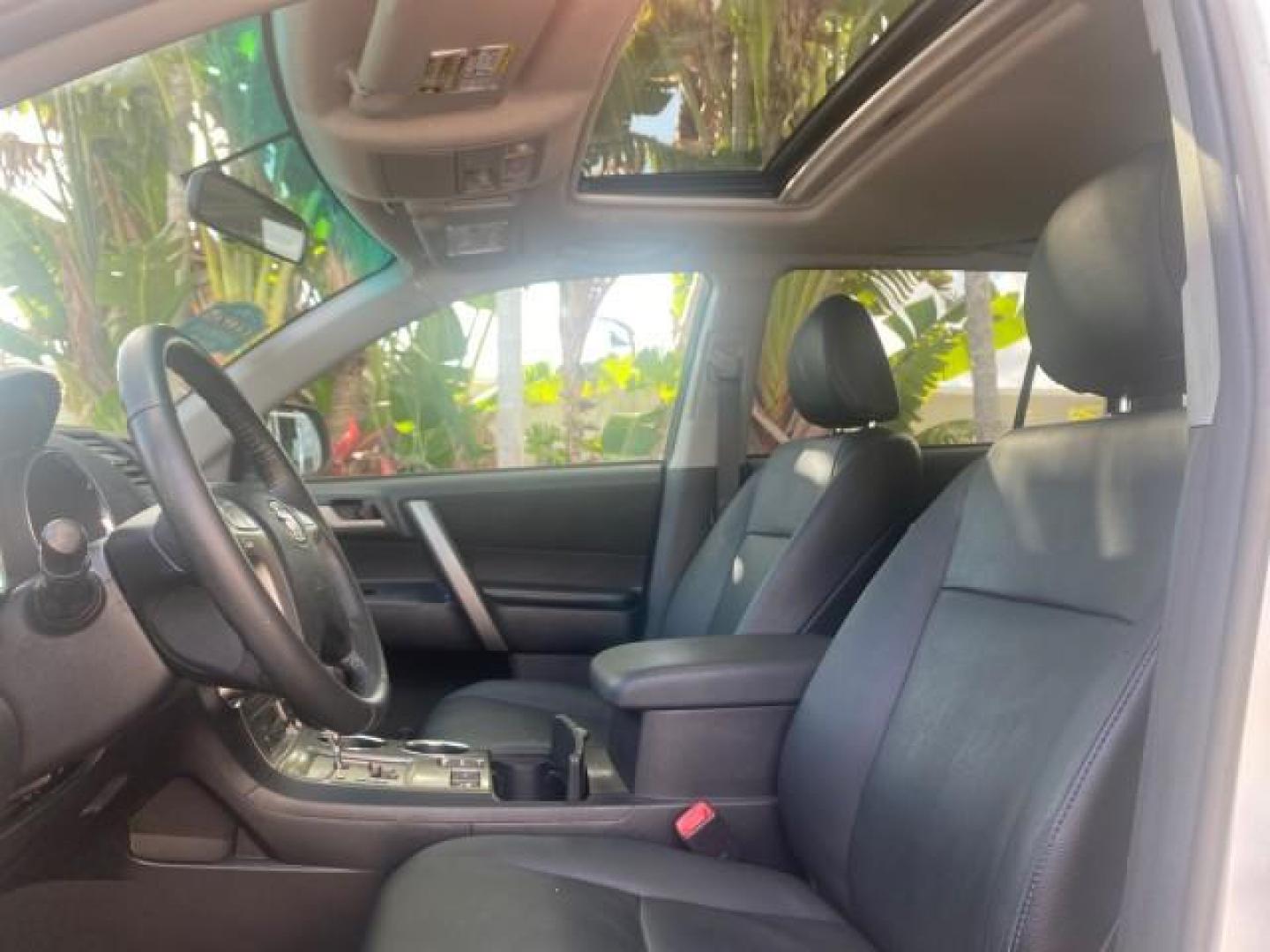 2010 Blizzard Pearl /Black Toyota Highlander SE LOW MILES 55,307 4WD (5TDJK3EH9AS) with an 3.5L V6 Cylinder Engine engine, Automatic transmission, located at 4701 North Dixie Hwy, Pompano Beach, FL, 33064, (954) 422-2889, 26.240938, -80.123474 - OUR WEBPAGE FLORIDACARS1.COM HAS OVER 100 PHOTOS AND FREE CARFAX LINK 2010 TOYOTA HIGHLANDER SE 4 WHEEL DRIVE THIRD ROW SUNROOF PEARL WHITE LEATHER TOW PACKAGE VIN: 5TDJK3EH9AS008451 5 T D J K 3 E H 9 A S 0 0 8 4 5 1 4 DOOR WAGON/SPORT UTILITY 3.5L V6 F DOHC 24V GASOLINE 23 MPG ALL WHEEL DRIVE Featu - Photo#43