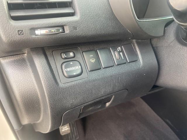 2010 Blizzard Pearl /Black Toyota Highlander SE LOW MILES 55,307 4WD (5TDJK3EH9AS) with an 3.5L V6 Cylinder Engine engine, Automatic transmission, located at 4701 North Dixie Hwy, Pompano Beach, FL, 33064, (954) 422-2889, 26.240938, -80.123474 - OUR WEBPAGE FLORIDACARS1.COM HAS OVER 100 PHOTOS AND FREE CARFAX LINK 2010 TOYOTA HIGHLANDER SE 4 WHEEL DRIVE THIRD ROW SUNROOF PEARL WHITE LEATHER TOW PACKAGE VIN: 5TDJK3EH9AS008451 5 T D J K 3 E H 9 A S 0 0 8 4 5 1 4 DOOR WAGON/SPORT UTILITY 3.5L V6 F DOHC 24V GASOLINE 23 MPG ALL WHEEL DRIVE Featu - Photo#53