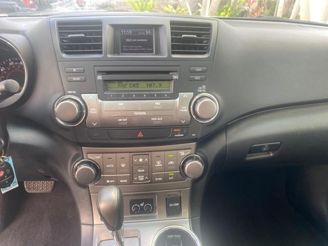 2010 Blizzard Pearl /Black Toyota Highlander SE LOW MILES 55,307 4WD (5TDJK3EH9AS) with an 3.5L V6 Cylinder Engine engine, Automatic transmission, located at 4701 North Dixie Hwy, Pompano Beach, FL, 33064, (954) 422-2889, 26.240938, -80.123474 - OUR WEBPAGE FLORIDACARS1.COM HAS OVER 100 PHOTOS AND FREE CARFAX LINK 2010 TOYOTA HIGHLANDER SE 4 WHEEL DRIVE THIRD ROW SUNROOF PEARL WHITE LEATHER TOW PACKAGE VIN: 5TDJK3EH9AS008451 5 T D J K 3 E H 9 A S 0 0 8 4 5 1 4 DOOR WAGON/SPORT UTILITY 3.5L V6 F DOHC 24V GASOLINE 23 MPG ALL WHEEL DRIVE Featu - Photo#55