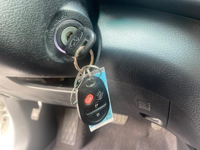 2010 Blizzard Pearl /Black Toyota Highlander SE LOW MILES 55,307 4WD (5TDJK3EH9AS) with an 3.5L V6 Cylinder Engine engine, Automatic transmission, located at 4701 North Dixie Hwy, Pompano Beach, FL, 33064, (954) 422-2889, 26.240938, -80.123474 - OUR WEBPAGE FLORIDACARS1.COM HAS OVER 100 PHOTOS AND FREE CARFAX LINK 2010 TOYOTA HIGHLANDER SE 4 WHEEL DRIVE THIRD ROW SUNROOF PEARL WHITE LEATHER TOW PACKAGE VIN: 5TDJK3EH9AS008451 5 T D J K 3 E H 9 A S 0 0 8 4 5 1 4 DOOR WAGON/SPORT UTILITY 3.5L V6 F DOHC 24V GASOLINE 23 MPG ALL WHEEL DRIVE Featu - Photo#56