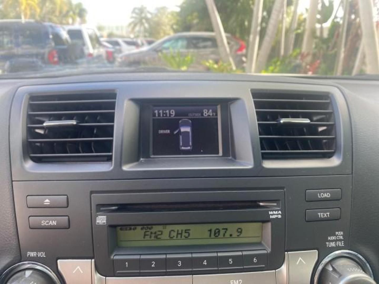 2010 Blizzard Pearl /Black Toyota Highlander SE LOW MILES 55,307 4WD (5TDJK3EH9AS) with an 3.5L V6 Cylinder Engine engine, Automatic transmission, located at 4701 North Dixie Hwy, Pompano Beach, FL, 33064, (954) 422-2889, 26.240938, -80.123474 - OUR WEBPAGE FLORIDACARS1.COM HAS OVER 100 PHOTOS AND FREE CARFAX LINK 2010 TOYOTA HIGHLANDER SE 4 WHEEL DRIVE THIRD ROW SUNROOF PEARL WHITE LEATHER TOW PACKAGE VIN: 5TDJK3EH9AS008451 5 T D J K 3 E H 9 A S 0 0 8 4 5 1 4 DOOR WAGON/SPORT UTILITY 3.5L V6 F DOHC 24V GASOLINE 23 MPG ALL WHEEL DRIVE Featu - Photo#58