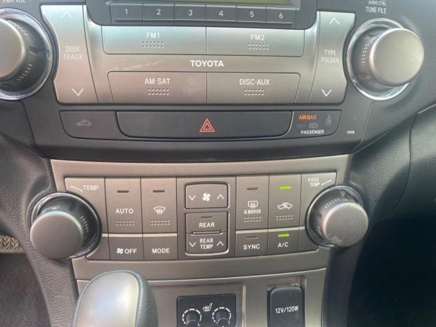 2010 Blizzard Pearl /Black Toyota Highlander SE LOW MILES 55,307 4WD (5TDJK3EH9AS) with an 3.5L V6 Cylinder Engine engine, Automatic transmission, located at 4701 North Dixie Hwy, Pompano Beach, FL, 33064, (954) 422-2889, 26.240938, -80.123474 - OUR WEBPAGE FLORIDACARS1.COM HAS OVER 100 PHOTOS AND FREE CARFAX LINK 2010 TOYOTA HIGHLANDER SE 4 WHEEL DRIVE THIRD ROW SUNROOF PEARL WHITE LEATHER TOW PACKAGE VIN: 5TDJK3EH9AS008451 5 T D J K 3 E H 9 A S 0 0 8 4 5 1 4 DOOR WAGON/SPORT UTILITY 3.5L V6 F DOHC 24V GASOLINE 23 MPG ALL WHEEL DRIVE Featu - Photo#60