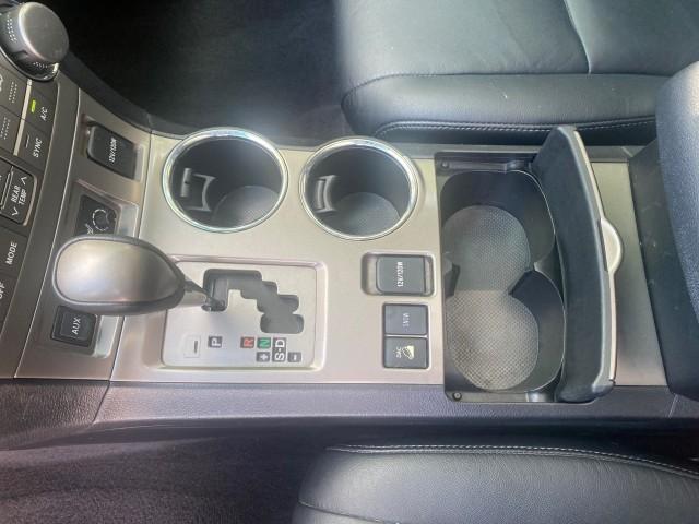 2010 Blizzard Pearl /Black Toyota Highlander SE LOW MILES 55,307 4WD (5TDJK3EH9AS) with an 3.5L V6 Cylinder Engine engine, Automatic transmission, located at 4701 North Dixie Hwy, Pompano Beach, FL, 33064, (954) 422-2889, 26.240938, -80.123474 - OUR WEBPAGE FLORIDACARS1.COM HAS OVER 100 PHOTOS AND FREE CARFAX LINK 2010 TOYOTA HIGHLANDER SE 4 WHEEL DRIVE THIRD ROW SUNROOF PEARL WHITE LEATHER TOW PACKAGE VIN: 5TDJK3EH9AS008451 5 T D J K 3 E H 9 A S 0 0 8 4 5 1 4 DOOR WAGON/SPORT UTILITY 3.5L V6 F DOHC 24V GASOLINE 23 MPG ALL WHEEL DRIVE Featu - Photo#63