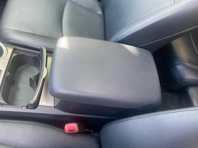 2010 Blizzard Pearl /Black Toyota Highlander SE LOW MILES 55,307 4WD (5TDJK3EH9AS) with an 3.5L V6 Cylinder Engine engine, Automatic transmission, located at 4701 North Dixie Hwy, Pompano Beach, FL, 33064, (954) 422-2889, 26.240938, -80.123474 - OUR WEBPAGE FLORIDACARS1.COM HAS OVER 100 PHOTOS AND FREE CARFAX LINK 2010 TOYOTA HIGHLANDER SE 4 WHEEL DRIVE THIRD ROW SUNROOF PEARL WHITE LEATHER TOW PACKAGE VIN: 5TDJK3EH9AS008451 5 T D J K 3 E H 9 A S 0 0 8 4 5 1 4 DOOR WAGON/SPORT UTILITY 3.5L V6 F DOHC 24V GASOLINE 23 MPG ALL WHEEL DRIVE Featu - Photo#64