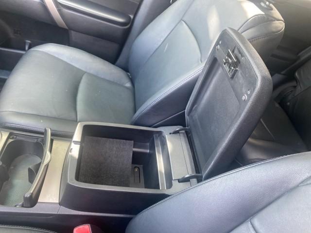 2010 Blizzard Pearl /Black Toyota Highlander SE LOW MILES 55,307 4WD (5TDJK3EH9AS) with an 3.5L V6 Cylinder Engine engine, Automatic transmission, located at 4701 North Dixie Hwy, Pompano Beach, FL, 33064, (954) 422-2889, 26.240938, -80.123474 - OUR WEBPAGE FLORIDACARS1.COM HAS OVER 100 PHOTOS AND FREE CARFAX LINK 2010 TOYOTA HIGHLANDER SE 4 WHEEL DRIVE THIRD ROW SUNROOF PEARL WHITE LEATHER TOW PACKAGE VIN: 5TDJK3EH9AS008451 5 T D J K 3 E H 9 A S 0 0 8 4 5 1 4 DOOR WAGON/SPORT UTILITY 3.5L V6 F DOHC 24V GASOLINE 23 MPG ALL WHEEL DRIVE Featu - Photo#65