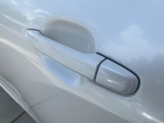 2010 Blizzard Pearl /Black Toyota Highlander SE LOW MILES 55,307 4WD (5TDJK3EH9AS) with an 3.5L V6 Cylinder Engine engine, Automatic transmission, located at 4701 North Dixie Hwy, Pompano Beach, FL, 33064, (954) 422-2889, 26.240938, -80.123474 - OUR WEBPAGE FLORIDACARS1.COM HAS OVER 100 PHOTOS AND FREE CARFAX LINK 2010 TOYOTA HIGHLANDER SE 4 WHEEL DRIVE THIRD ROW SUNROOF PEARL WHITE LEATHER TOW PACKAGE VIN: 5TDJK3EH9AS008451 5 T D J K 3 E H 9 A S 0 0 8 4 5 1 4 DOOR WAGON/SPORT UTILITY 3.5L V6 F DOHC 24V GASOLINE 23 MPG ALL WHEEL DRIVE Featu - Photo#76