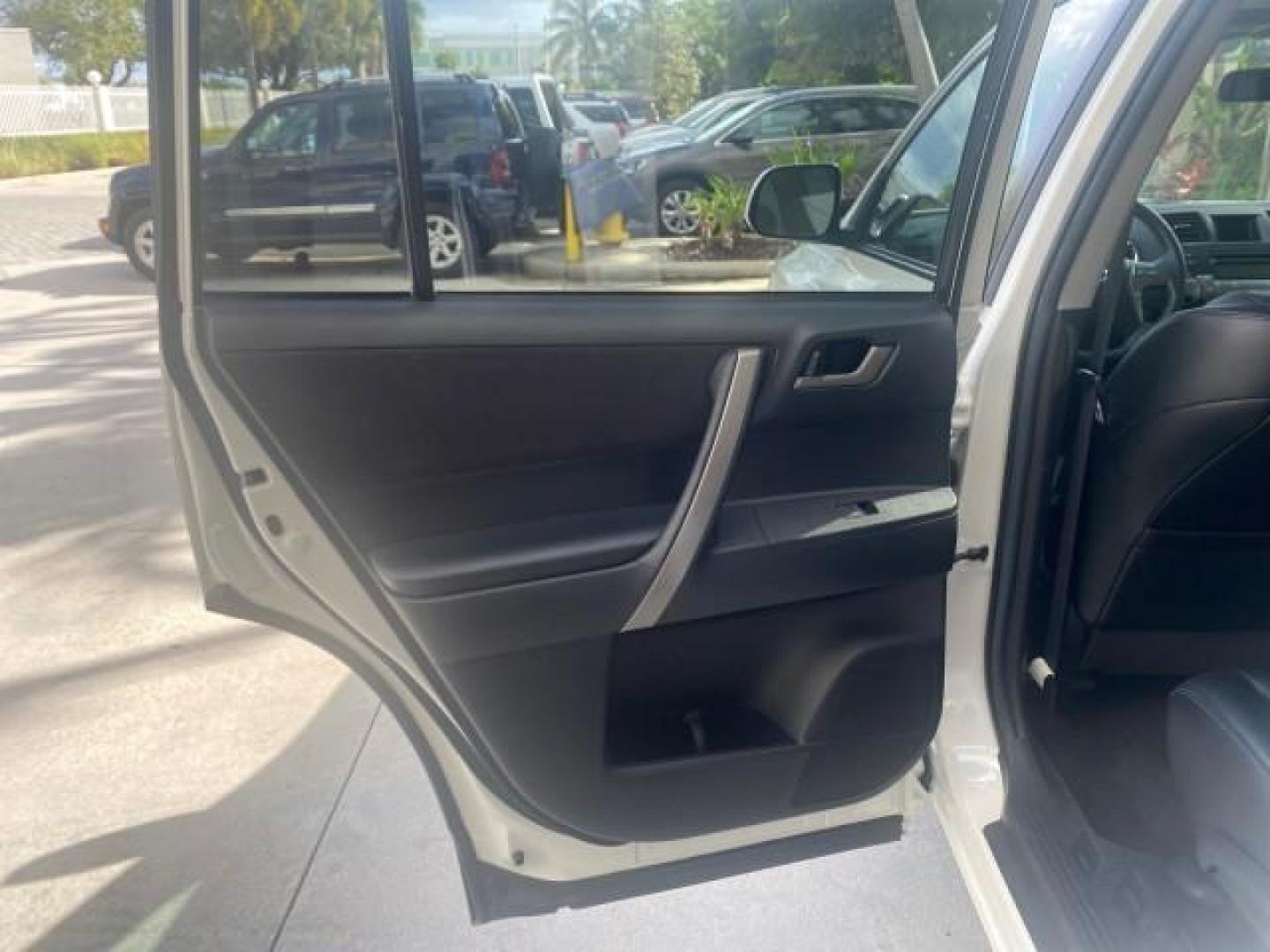 2010 Blizzard Pearl /Black Toyota Highlander SE LOW MILES 55,307 4WD (5TDJK3EH9AS) with an 3.5L V6 Cylinder Engine engine, Automatic transmission, located at 4701 North Dixie Hwy, Pompano Beach, FL, 33064, (954) 422-2889, 26.240938, -80.123474 - OUR WEBPAGE FLORIDACARS1.COM HAS OVER 100 PHOTOS AND FREE CARFAX LINK 2010 TOYOTA HIGHLANDER SE 4 WHEEL DRIVE THIRD ROW SUNROOF PEARL WHITE LEATHER TOW PACKAGE VIN: 5TDJK3EH9AS008451 5 T D J K 3 E H 9 A S 0 0 8 4 5 1 4 DOOR WAGON/SPORT UTILITY 3.5L V6 F DOHC 24V GASOLINE 23 MPG ALL WHEEL DRIVE Featu - Photo#77