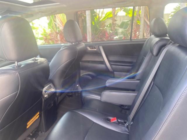 2010 Blizzard Pearl /Black Toyota Highlander SE LOW MILES 55,307 4WD (5TDJK3EH9AS) with an 3.5L V6 Cylinder Engine engine, Automatic transmission, located at 4701 North Dixie Hwy, Pompano Beach, FL, 33064, (954) 422-2889, 26.240938, -80.123474 - OUR WEBPAGE FLORIDACARS1.COM HAS OVER 100 PHOTOS AND FREE CARFAX LINK 2010 TOYOTA HIGHLANDER SE 4 WHEEL DRIVE THIRD ROW SUNROOF PEARL WHITE LEATHER TOW PACKAGE VIN: 5TDJK3EH9AS008451 5 T D J K 3 E H 9 A S 0 0 8 4 5 1 4 DOOR WAGON/SPORT UTILITY 3.5L V6 F DOHC 24V GASOLINE 23 MPG ALL WHEEL DRIVE Featu - Photo#80