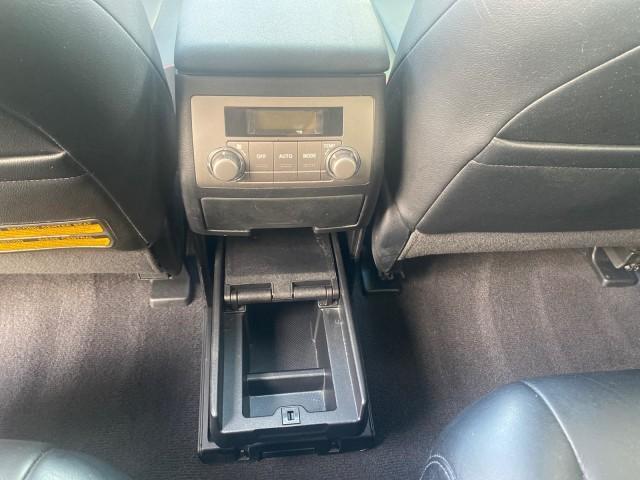 2010 Blizzard Pearl /Black Toyota Highlander SE LOW MILES 55,307 4WD (5TDJK3EH9AS) with an 3.5L V6 Cylinder Engine engine, Automatic transmission, located at 4701 North Dixie Hwy, Pompano Beach, FL, 33064, (954) 422-2889, 26.240938, -80.123474 - OUR WEBPAGE FLORIDACARS1.COM HAS OVER 100 PHOTOS AND FREE CARFAX LINK 2010 TOYOTA HIGHLANDER SE 4 WHEEL DRIVE THIRD ROW SUNROOF PEARL WHITE LEATHER TOW PACKAGE VIN: 5TDJK3EH9AS008451 5 T D J K 3 E H 9 A S 0 0 8 4 5 1 4 DOOR WAGON/SPORT UTILITY 3.5L V6 F DOHC 24V GASOLINE 23 MPG ALL WHEEL DRIVE Featu - Photo#89