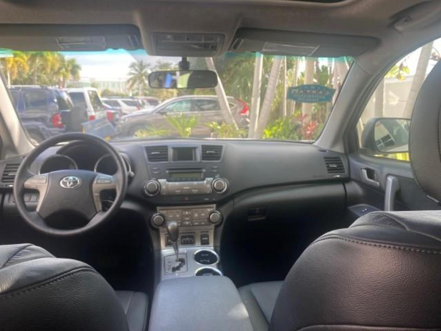 2010 Blizzard Pearl /Black Toyota Highlander SE LOW MILES 55,307 4WD (5TDJK3EH9AS) with an 3.5L V6 Cylinder Engine engine, Automatic transmission, located at 4701 North Dixie Hwy, Pompano Beach, FL, 33064, (954) 422-2889, 26.240938, -80.123474 - OUR WEBPAGE FLORIDACARS1.COM HAS OVER 100 PHOTOS AND FREE CARFAX LINK 2010 TOYOTA HIGHLANDER SE 4 WHEEL DRIVE THIRD ROW SUNROOF PEARL WHITE LEATHER TOW PACKAGE VIN: 5TDJK3EH9AS008451 5 T D J K 3 E H 9 A S 0 0 8 4 5 1 4 DOOR WAGON/SPORT UTILITY 3.5L V6 F DOHC 24V GASOLINE 23 MPG ALL WHEEL DRIVE Featu - Photo#90