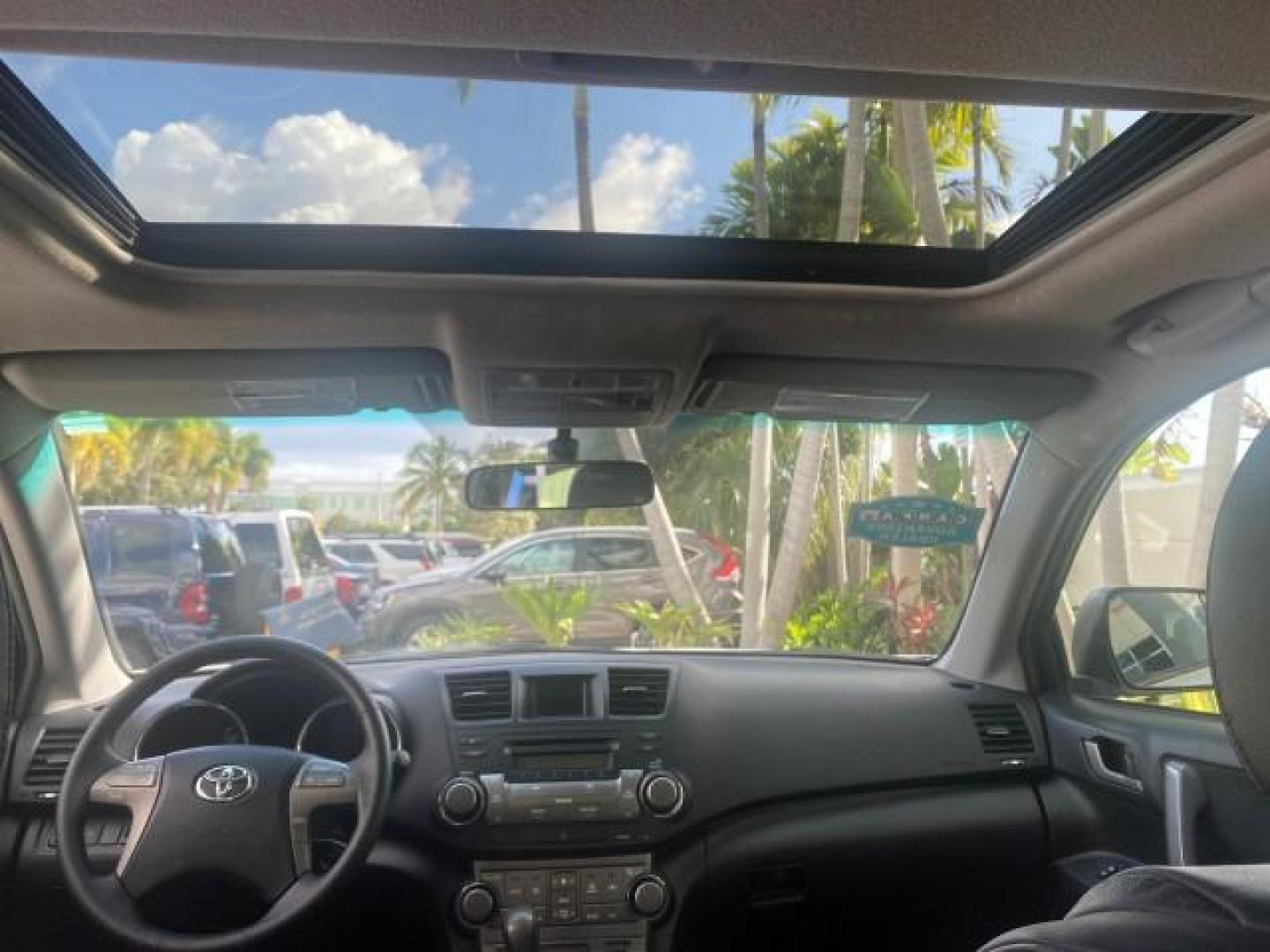 2010 Blizzard Pearl /Black Toyota Highlander SE LOW MILES 55,307 4WD (5TDJK3EH9AS) with an 3.5L V6 Cylinder Engine engine, Automatic transmission, located at 4701 North Dixie Hwy, Pompano Beach, FL, 33064, (954) 422-2889, 26.240938, -80.123474 - OUR WEBPAGE FLORIDACARS1.COM HAS OVER 100 PHOTOS AND FREE CARFAX LINK 2010 TOYOTA HIGHLANDER SE 4 WHEEL DRIVE THIRD ROW SUNROOF PEARL WHITE LEATHER TOW PACKAGE VIN: 5TDJK3EH9AS008451 5 T D J K 3 E H 9 A S 0 0 8 4 5 1 4 DOOR WAGON/SPORT UTILITY 3.5L V6 F DOHC 24V GASOLINE 23 MPG ALL WHEEL DRIVE Featu - Photo#91