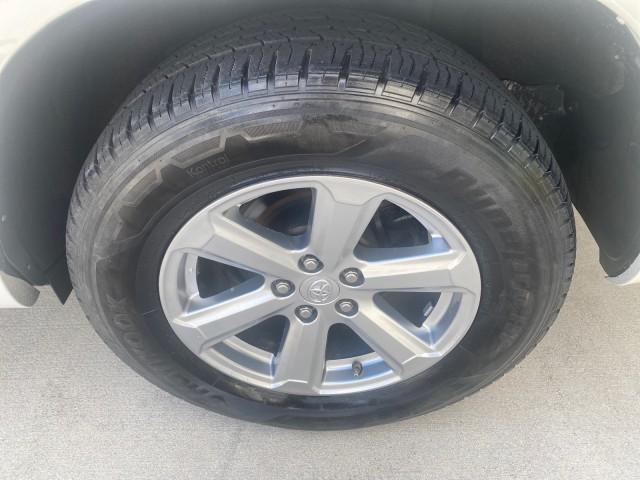 2010 Blizzard Pearl /Black Toyota Highlander SE LOW MILES 55,307 4WD (5TDJK3EH9AS) with an 3.5L V6 Cylinder Engine engine, Automatic transmission, located at 4701 North Dixie Hwy, Pompano Beach, FL, 33064, (954) 422-2889, 26.240938, -80.123474 - OUR WEBPAGE FLORIDACARS1.COM HAS OVER 100 PHOTOS AND FREE CARFAX LINK 2010 TOYOTA HIGHLANDER SE 4 WHEEL DRIVE THIRD ROW SUNROOF PEARL WHITE LEATHER TOW PACKAGE VIN: 5TDJK3EH9AS008451 5 T D J K 3 E H 9 A S 0 0 8 4 5 1 4 DOOR WAGON/SPORT UTILITY 3.5L V6 F DOHC 24V GASOLINE 23 MPG ALL WHEEL DRIVE Featu - Photo#92