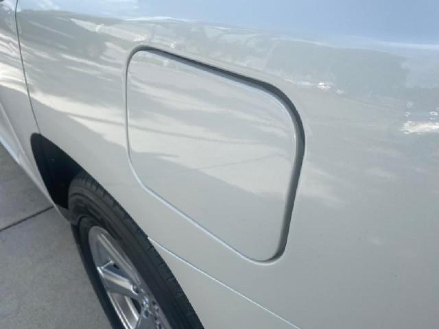 2010 Blizzard Pearl /Black Toyota Highlander SE LOW MILES 55,307 4WD (5TDJK3EH9AS) with an 3.5L V6 Cylinder Engine engine, Automatic transmission, located at 4701 North Dixie Hwy, Pompano Beach, FL, 33064, (954) 422-2889, 26.240938, -80.123474 - OUR WEBPAGE FLORIDACARS1.COM HAS OVER 100 PHOTOS AND FREE CARFAX LINK 2010 TOYOTA HIGHLANDER SE 4 WHEEL DRIVE THIRD ROW SUNROOF PEARL WHITE LEATHER TOW PACKAGE VIN: 5TDJK3EH9AS008451 5 T D J K 3 E H 9 A S 0 0 8 4 5 1 4 DOOR WAGON/SPORT UTILITY 3.5L V6 F DOHC 24V GASOLINE 23 MPG ALL WHEEL DRIVE Featu - Photo#94