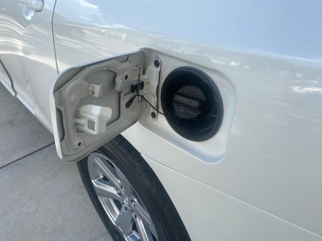 2010 Blizzard Pearl /Black Toyota Highlander SE LOW MILES 55,307 4WD (5TDJK3EH9AS) with an 3.5L V6 Cylinder Engine engine, Automatic transmission, located at 4701 North Dixie Hwy, Pompano Beach, FL, 33064, (954) 422-2889, 26.240938, -80.123474 - OUR WEBPAGE FLORIDACARS1.COM HAS OVER 100 PHOTOS AND FREE CARFAX LINK 2010 TOYOTA HIGHLANDER SE 4 WHEEL DRIVE THIRD ROW SUNROOF PEARL WHITE LEATHER TOW PACKAGE VIN: 5TDJK3EH9AS008451 5 T D J K 3 E H 9 A S 0 0 8 4 5 1 4 DOOR WAGON/SPORT UTILITY 3.5L V6 F DOHC 24V GASOLINE 23 MPG ALL WHEEL DRIVE Featu - Photo#95