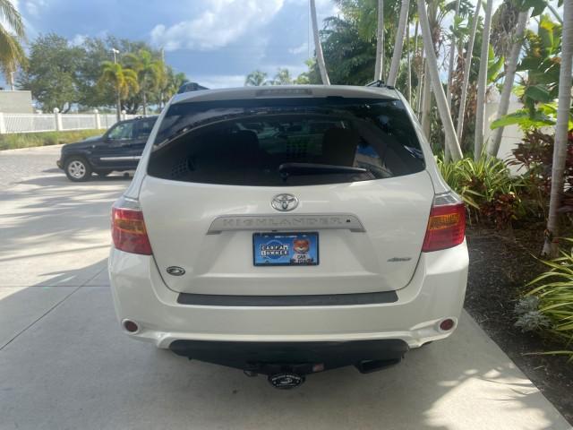 2010 Blizzard Pearl /Black Toyota Highlander SE LOW MILES 55,307 4WD (5TDJK3EH9AS) with an 3.5L V6 Cylinder Engine engine, Automatic transmission, located at 4701 North Dixie Hwy, Pompano Beach, FL, 33064, (954) 422-2889, 26.240938, -80.123474 - OUR WEBPAGE FLORIDACARS1.COM HAS OVER 100 PHOTOS AND FREE CARFAX LINK 2010 TOYOTA HIGHLANDER SE 4 WHEEL DRIVE THIRD ROW SUNROOF PEARL WHITE LEATHER TOW PACKAGE VIN: 5TDJK3EH9AS008451 5 T D J K 3 E H 9 A S 0 0 8 4 5 1 4 DOOR WAGON/SPORT UTILITY 3.5L V6 F DOHC 24V GASOLINE 23 MPG ALL WHEEL DRIVE Featu - Photo#96