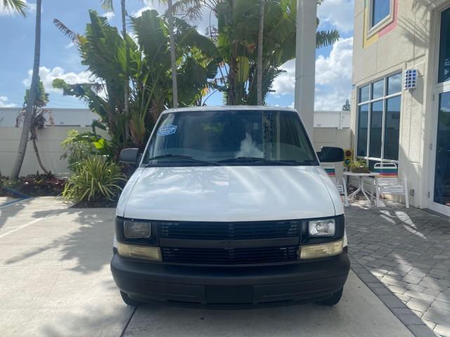 2001 White /Pewter Chevrolet Astro Cargo Van LOW MILES 84,812 (1GCDM19W71B) with an 4.3L Vortec 4300 Scpi V6 Engine engine, Automatic transmission, located at 4701 North Dixie Hwy, Pompano Beach, FL, 33064, (954) 422-2889, 26.240938, -80.123474 - OUR WEBPAGE FLORIDACARS1.COM HAS OVER 100 PHOTOS AND FREE CARFAX LINK 2001 CHEVROLET ASTRO VIN: 1GCDM19W71B154603 1 G C D M 1 9 W 7 1 B 1 5 4 6 0 3 VAN 4.3L V6 F OHV 12V GASOLINE 22 MPG REAR WHEEL DRIVE Features ABS Brakes Air Conditioning AM/FM Stereo Automatic Transmission CD Audio Cloth Seats Cru - Photo#2