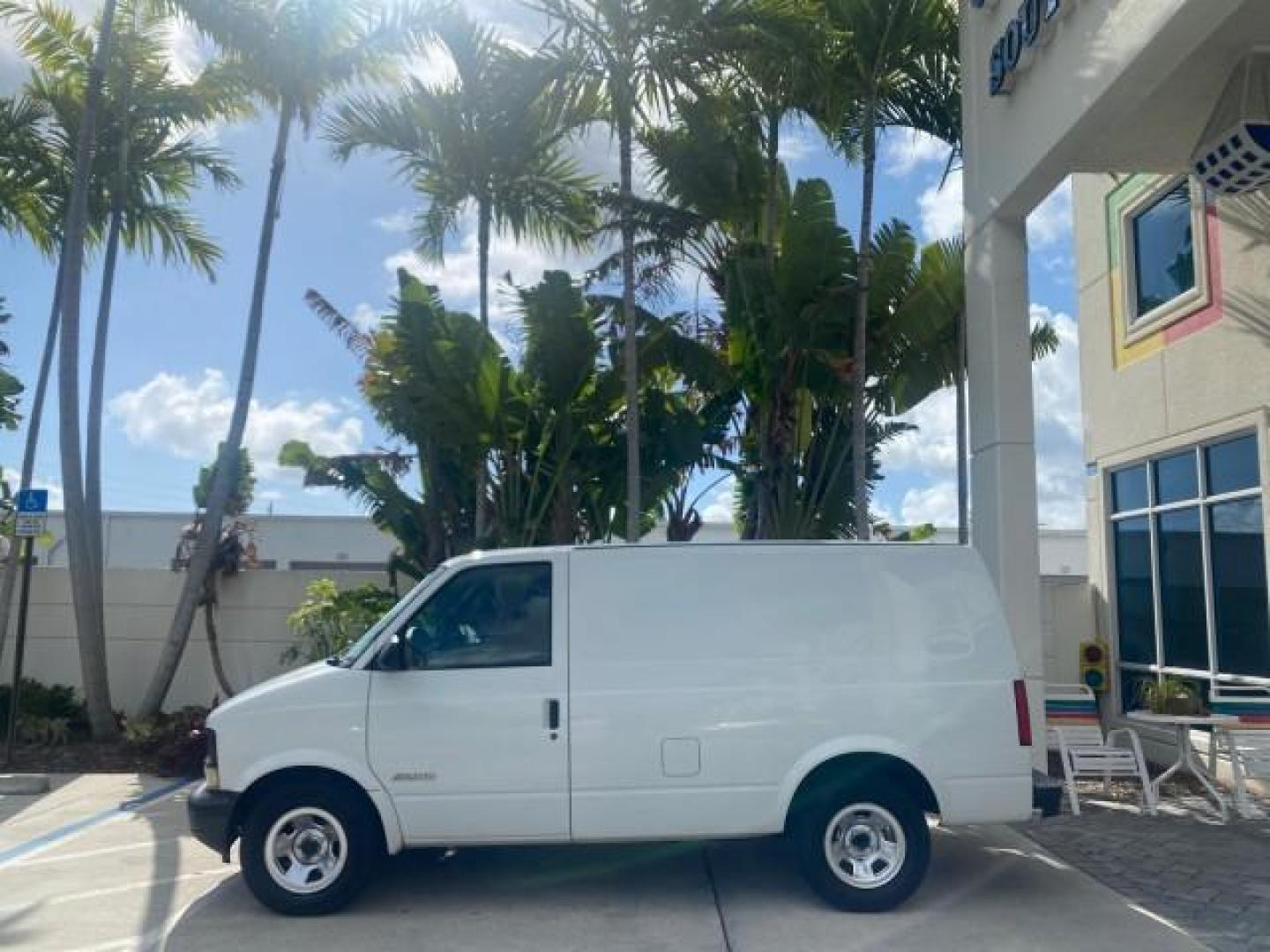 2001 White /Pewter Chevrolet Astro Cargo Van LOW MILES 84,812 (1GCDM19W71B) with an 4.3L Vortec 4300 Scpi V6 Engine engine, Automatic transmission, located at 4701 North Dixie Hwy, Pompano Beach, FL, 33064, (954) 422-2889, 26.240938, -80.123474 - OUR WEBPAGE FLORIDACARS1.COM HAS OVER 100 PHOTOS AND FREE CARFAX LINK 2001 CHEVROLET ASTRO VIN: 1GCDM19W71B154603 1 G C D M 1 9 W 7 1 B 1 5 4 6 0 3 VAN 4.3L V6 F OHV 12V GASOLINE 22 MPG REAR WHEEL DRIVE Features ABS Brakes Air Conditioning AM/FM Stereo Automatic Transmission CD Audio Cloth Seats Cru - Photo#4