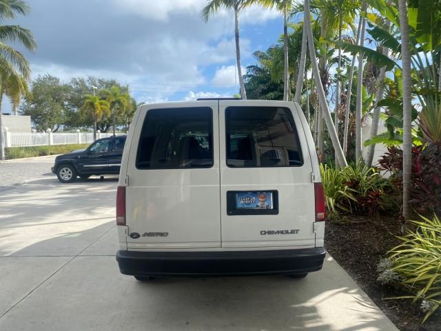 2001 White /Pewter Chevrolet Astro Cargo Van LOW MILES 84,812 (1GCDM19W71B) with an 4.3L Vortec 4300 Scpi V6 Engine engine, Automatic transmission, located at 4701 North Dixie Hwy, Pompano Beach, FL, 33064, (954) 422-2889, 26.240938, -80.123474 - OUR WEBPAGE FLORIDACARS1.COM HAS OVER 100 PHOTOS AND FREE CARFAX LINK 2001 CHEVROLET ASTRO VIN: 1GCDM19W71B154603 1 G C D M 1 9 W 7 1 B 1 5 4 6 0 3 VAN 4.3L V6 F OHV 12V GASOLINE 22 MPG REAR WHEEL DRIVE Features ABS Brakes Air Conditioning AM/FM Stereo Automatic Transmission CD Audio Cloth Seats Cru - Photo#6