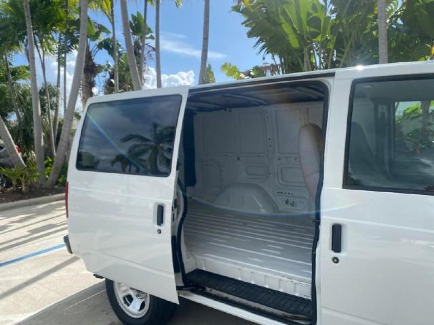 2001 White /Pewter Chevrolet Astro Cargo Van LOW MILES 84,812 (1GCDM19W71B) with an 4.3L Vortec 4300 Scpi V6 Engine engine, Automatic transmission, located at 4701 North Dixie Hwy, Pompano Beach, FL, 33064, (954) 422-2889, 26.240938, -80.123474 - OUR WEBPAGE FLORIDACARS1.COM HAS OVER 100 PHOTOS AND FREE CARFAX LINK 2001 CHEVROLET ASTRO VIN: 1GCDM19W71B154603 1 G C D M 1 9 W 7 1 B 1 5 4 6 0 3 VAN 4.3L V6 F OHV 12V GASOLINE 22 MPG REAR WHEEL DRIVE Features ABS Brakes Air Conditioning AM/FM Stereo Automatic Transmission CD Audio Cloth Seats Cru - Photo#14