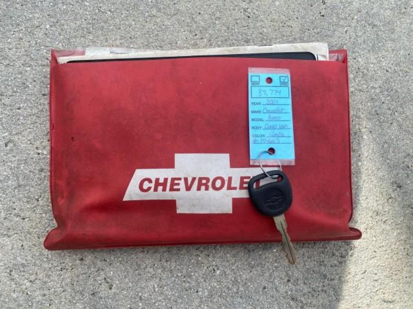 2001 White /Pewter Chevrolet Astro Cargo Van LOW MILES 84,812 (1GCDM19W71B) with an 4.3L Vortec 4300 Scpi V6 Engine engine, Automatic transmission, located at 4701 North Dixie Hwy, Pompano Beach, FL, 33064, (954) 422-2889, 26.240938, -80.123474 - OUR WEBPAGE FLORIDACARS1.COM HAS OVER 100 PHOTOS AND FREE CARFAX LINK 2001 CHEVROLET ASTRO VIN: 1GCDM19W71B154603 1 G C D M 1 9 W 7 1 B 1 5 4 6 0 3 VAN 4.3L V6 F OHV 12V GASOLINE 22 MPG REAR WHEEL DRIVE Features ABS Brakes Air Conditioning AM/FM Stereo Automatic Transmission CD Audio Cloth Seats Cru - Photo#23