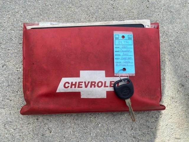 2001 White /Pewter Chevrolet Astro Cargo Van LOW MILES 84,812 (1GCDM19W71B) with an 4.3L Vortec 4300 Scpi V6 Engine engine, Automatic transmission, located at 4701 North Dixie Hwy, Pompano Beach, FL, 33064, (954) 422-2889, 26.240938, -80.123474 - OUR WEBPAGE FLORIDACARS1.COM HAS OVER 100 PHOTOS AND FREE CARFAX LINK 2001 CHEVROLET ASTRO VIN: 1GCDM19W71B154603 1 G C D M 1 9 W 7 1 B 1 5 4 6 0 3 VAN 4.3L V6 F OHV 12V GASOLINE 22 MPG REAR WHEEL DRIVE Features ABS Brakes Air Conditioning AM/FM Stereo Automatic Transmission CD Audio Cloth Seats Cru - Photo#23