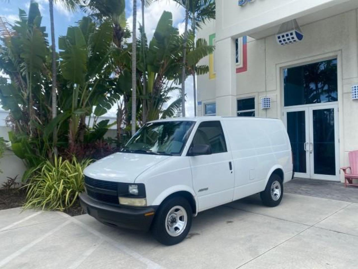 2001 White /Pewter Chevrolet Astro Cargo Van LOW MILES 84,812 (1GCDM19W71B) with an 4.3L Vortec 4300 Scpi V6 Engine engine, Automatic transmission, located at 4701 North Dixie Hwy, Pompano Beach, FL, 33064, (954) 422-2889, 26.240938, -80.123474 - OUR WEBPAGE FLORIDACARS1.COM HAS OVER 100 PHOTOS AND FREE CARFAX LINK 2001 CHEVROLET ASTRO VIN: 1GCDM19W71B154603 1 G C D M 1 9 W 7 1 B 1 5 4 6 0 3 VAN 4.3L V6 F OHV 12V GASOLINE 22 MPG REAR WHEEL DRIVE Features ABS Brakes Air Conditioning AM/FM Stereo Automatic Transmission CD Audio Cloth Seats Cru - Photo#29