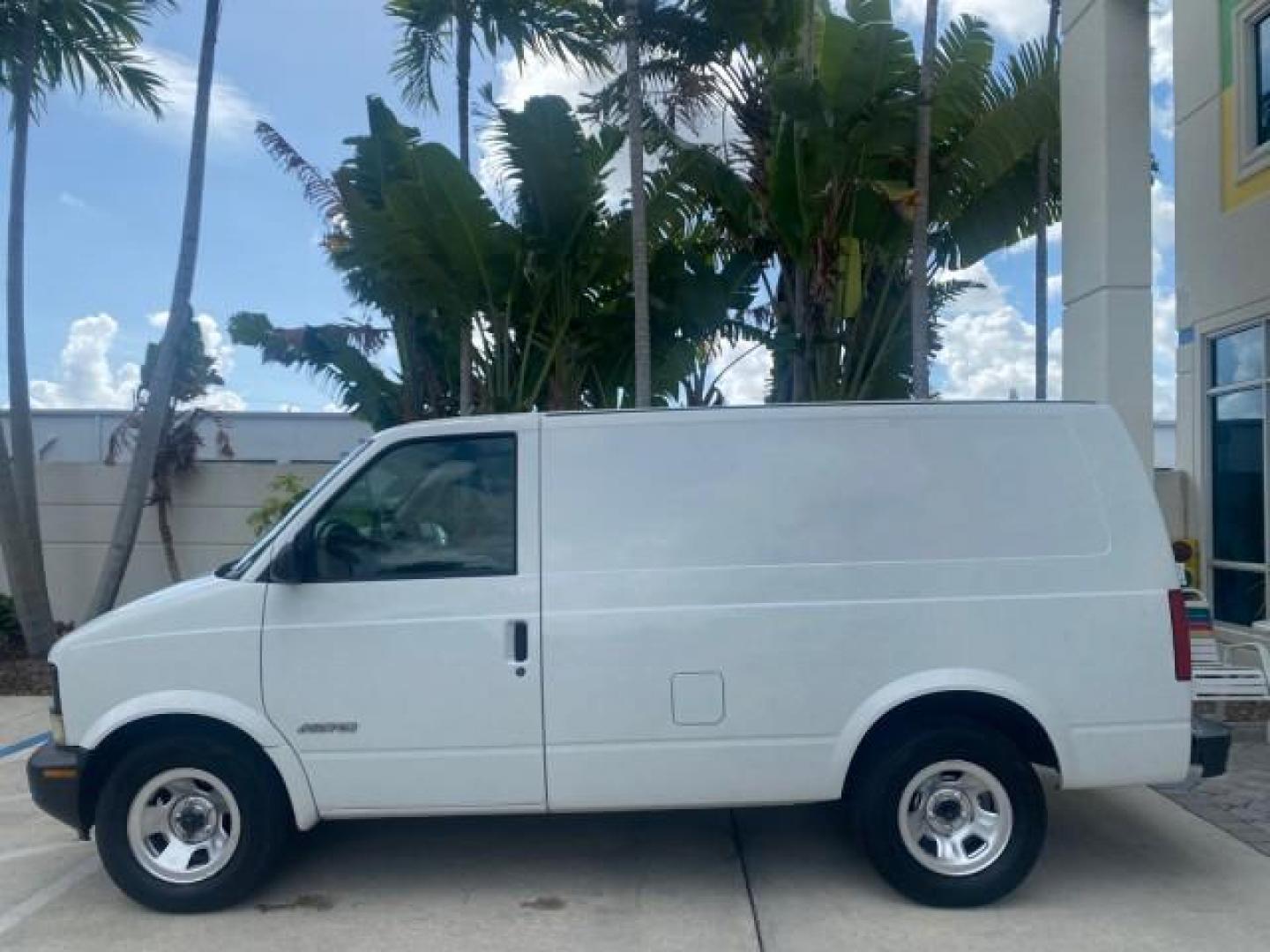 2001 White /Pewter Chevrolet Astro Cargo Van LOW MILES 84,812 (1GCDM19W71B) with an 4.3L Vortec 4300 Scpi V6 Engine engine, Automatic transmission, located at 4701 North Dixie Hwy, Pompano Beach, FL, 33064, (954) 422-2889, 26.240938, -80.123474 - OUR WEBPAGE FLORIDACARS1.COM HAS OVER 100 PHOTOS AND FREE CARFAX LINK 2001 CHEVROLET ASTRO VIN: 1GCDM19W71B154603 1 G C D M 1 9 W 7 1 B 1 5 4 6 0 3 VAN 4.3L V6 F OHV 12V GASOLINE 22 MPG REAR WHEEL DRIVE Features ABS Brakes Air Conditioning AM/FM Stereo Automatic Transmission CD Audio Cloth Seats Cru - Photo#32