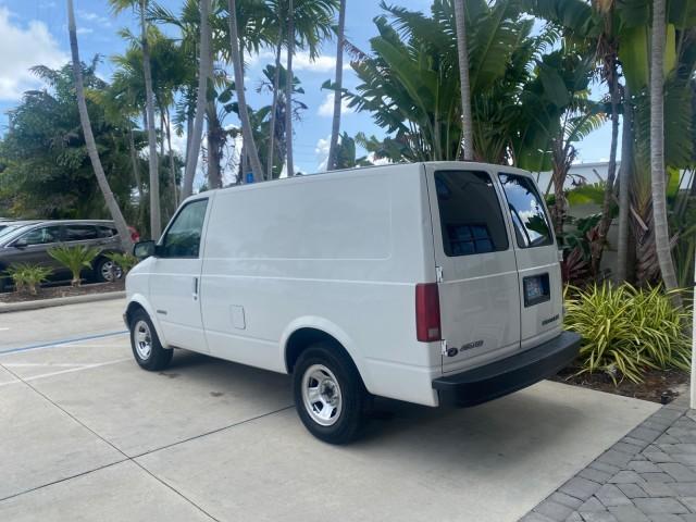 2001 White /Pewter Chevrolet Astro Cargo Van LOW MILES 84,812 (1GCDM19W71B) with an 4.3L Vortec 4300 Scpi V6 Engine engine, Automatic transmission, located at 4701 North Dixie Hwy, Pompano Beach, FL, 33064, (954) 422-2889, 26.240938, -80.123474 - OUR WEBPAGE FLORIDACARS1.COM HAS OVER 100 PHOTOS AND FREE CARFAX LINK 2001 CHEVROLET ASTRO VIN: 1GCDM19W71B154603 1 G C D M 1 9 W 7 1 B 1 5 4 6 0 3 VAN 4.3L V6 F OHV 12V GASOLINE 22 MPG REAR WHEEL DRIVE Features ABS Brakes Air Conditioning AM/FM Stereo Automatic Transmission CD Audio Cloth Seats Cru - Photo#33