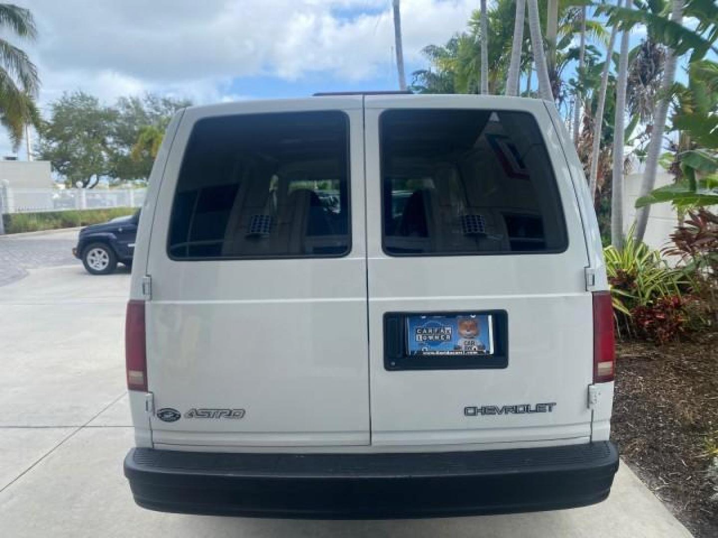 2001 White /Pewter Chevrolet Astro Cargo Van LOW MILES 84,812 (1GCDM19W71B) with an 4.3L Vortec 4300 Scpi V6 Engine engine, Automatic transmission, located at 4701 North Dixie Hwy, Pompano Beach, FL, 33064, (954) 422-2889, 26.240938, -80.123474 - OUR WEBPAGE FLORIDACARS1.COM HAS OVER 100 PHOTOS AND FREE CARFAX LINK 2001 CHEVROLET ASTRO VIN: 1GCDM19W71B154603 1 G C D M 1 9 W 7 1 B 1 5 4 6 0 3 VAN 4.3L V6 F OHV 12V GASOLINE 22 MPG REAR WHEEL DRIVE Features ABS Brakes Air Conditioning AM/FM Stereo Automatic Transmission CD Audio Cloth Seats Cru - Photo#36
