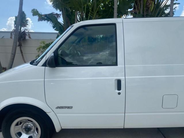 2001 White /Pewter Chevrolet Astro Cargo Van LOW MILES 84,812 (1GCDM19W71B) with an 4.3L Vortec 4300 Scpi V6 Engine engine, Automatic transmission, located at 4701 North Dixie Hwy, Pompano Beach, FL, 33064, (954) 422-2889, 26.240938, -80.123474 - OUR WEBPAGE FLORIDACARS1.COM HAS OVER 100 PHOTOS AND FREE CARFAX LINK 2001 CHEVROLET ASTRO VIN: 1GCDM19W71B154603 1 G C D M 1 9 W 7 1 B 1 5 4 6 0 3 VAN 4.3L V6 F OHV 12V GASOLINE 22 MPG REAR WHEEL DRIVE Features ABS Brakes Air Conditioning AM/FM Stereo Automatic Transmission CD Audio Cloth Seats Cru - Photo#37