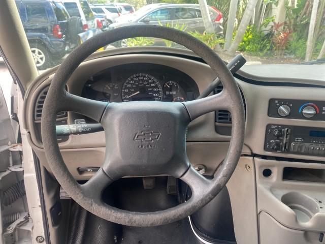 2001 White /Pewter Chevrolet Astro Cargo Van LOW MILES 84,812 (1GCDM19W71B) with an 4.3L Vortec 4300 Scpi V6 Engine engine, Automatic transmission, located at 4701 North Dixie Hwy, Pompano Beach, FL, 33064, (954) 422-2889, 26.240938, -80.123474 - OUR WEBPAGE FLORIDACARS1.COM HAS OVER 100 PHOTOS AND FREE CARFAX LINK 2001 CHEVROLET ASTRO VIN: 1GCDM19W71B154603 1 G C D M 1 9 W 7 1 B 1 5 4 6 0 3 VAN 4.3L V6 F OHV 12V GASOLINE 22 MPG REAR WHEEL DRIVE Features ABS Brakes Air Conditioning AM/FM Stereo Automatic Transmission CD Audio Cloth Seats Cru - Photo#49