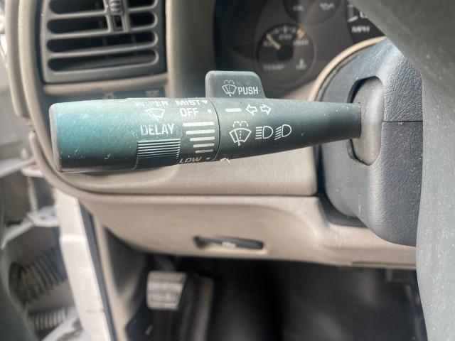 2001 White /Pewter Chevrolet Astro Cargo Van LOW MILES 84,812 (1GCDM19W71B) with an 4.3L Vortec 4300 Scpi V6 Engine engine, Automatic transmission, located at 4701 North Dixie Hwy, Pompano Beach, FL, 33064, (954) 422-2889, 26.240938, -80.123474 - OUR WEBPAGE FLORIDACARS1.COM HAS OVER 100 PHOTOS AND FREE CARFAX LINK 2001 CHEVROLET ASTRO VIN: 1GCDM19W71B154603 1 G C D M 1 9 W 7 1 B 1 5 4 6 0 3 VAN 4.3L V6 F OHV 12V GASOLINE 22 MPG REAR WHEEL DRIVE Features ABS Brakes Air Conditioning AM/FM Stereo Automatic Transmission CD Audio Cloth Seats Cru - Photo#50