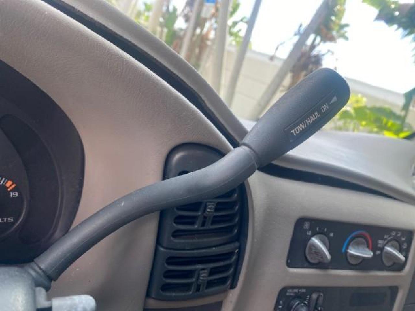 2001 White /Pewter Chevrolet Astro Cargo Van LOW MILES 84,812 (1GCDM19W71B) with an 4.3L Vortec 4300 Scpi V6 Engine engine, Automatic transmission, located at 4701 North Dixie Hwy, Pompano Beach, FL, 33064, (954) 422-2889, 26.240938, -80.123474 - OUR WEBPAGE FLORIDACARS1.COM HAS OVER 100 PHOTOS AND FREE CARFAX LINK 2001 CHEVROLET ASTRO VIN: 1GCDM19W71B154603 1 G C D M 1 9 W 7 1 B 1 5 4 6 0 3 VAN 4.3L V6 F OHV 12V GASOLINE 22 MPG REAR WHEEL DRIVE Features ABS Brakes Air Conditioning AM/FM Stereo Automatic Transmission CD Audio Cloth Seats Cru - Photo#51