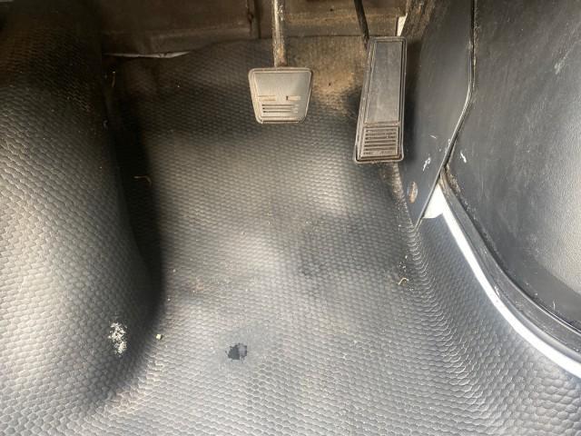 2001 White /Pewter Chevrolet Astro Cargo Van LOW MILES 84,812 (1GCDM19W71B) with an 4.3L Vortec 4300 Scpi V6 Engine engine, Automatic transmission, located at 4701 North Dixie Hwy, Pompano Beach, FL, 33064, (954) 422-2889, 26.240938, -80.123474 - OUR WEBPAGE FLORIDACARS1.COM HAS OVER 100 PHOTOS AND FREE CARFAX LINK 2001 CHEVROLET ASTRO VIN: 1GCDM19W71B154603 1 G C D M 1 9 W 7 1 B 1 5 4 6 0 3 VAN 4.3L V6 F OHV 12V GASOLINE 22 MPG REAR WHEEL DRIVE Features ABS Brakes Air Conditioning AM/FM Stereo Automatic Transmission CD Audio Cloth Seats Cru - Photo#53