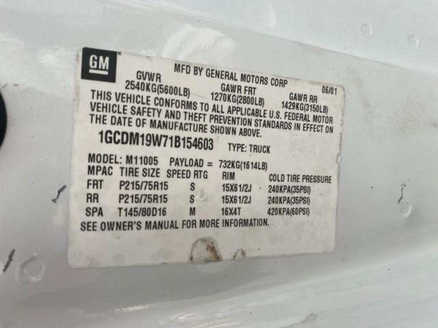 2001 White /Pewter Chevrolet Astro Cargo Van LOW MILES 84,812 (1GCDM19W71B) with an 4.3L Vortec 4300 Scpi V6 Engine engine, Automatic transmission, located at 4701 North Dixie Hwy, Pompano Beach, FL, 33064, (954) 422-2889, 26.240938, -80.123474 - OUR WEBPAGE FLORIDACARS1.COM HAS OVER 100 PHOTOS AND FREE CARFAX LINK 2001 CHEVROLET ASTRO VIN: 1GCDM19W71B154603 1 G C D M 1 9 W 7 1 B 1 5 4 6 0 3 VAN 4.3L V6 F OHV 12V GASOLINE 22 MPG REAR WHEEL DRIVE Features ABS Brakes Air Conditioning AM/FM Stereo Automatic Transmission CD Audio Cloth Seats Cru - Photo#72