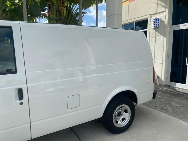 2001 White /Pewter Chevrolet Astro Cargo Van LOW MILES 84,812 (1GCDM19W71B) with an 4.3L Vortec 4300 Scpi V6 Engine engine, Automatic transmission, located at 4701 North Dixie Hwy, Pompano Beach, FL, 33064, (954) 422-2889, 26.240938, -80.123474 - OUR WEBPAGE FLORIDACARS1.COM HAS OVER 100 PHOTOS AND FREE CARFAX LINK 2001 CHEVROLET ASTRO VIN: 1GCDM19W71B154603 1 G C D M 1 9 W 7 1 B 1 5 4 6 0 3 VAN 4.3L V6 F OHV 12V GASOLINE 22 MPG REAR WHEEL DRIVE Features ABS Brakes Air Conditioning AM/FM Stereo Automatic Transmission CD Audio Cloth Seats Cru - Photo#73