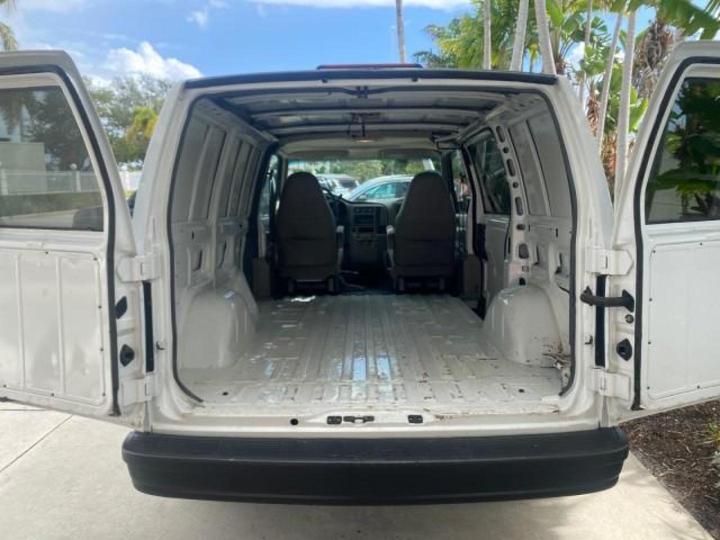 2001 White /Pewter Chevrolet Astro Cargo Van LOW MILES 84,812 (1GCDM19W71B) with an 4.3L Vortec 4300 Scpi V6 Engine engine, Automatic transmission, located at 4701 North Dixie Hwy, Pompano Beach, FL, 33064, (954) 422-2889, 26.240938, -80.123474 - OUR WEBPAGE FLORIDACARS1.COM HAS OVER 100 PHOTOS AND FREE CARFAX LINK 2001 CHEVROLET ASTRO VIN: 1GCDM19W71B154603 1 G C D M 1 9 W 7 1 B 1 5 4 6 0 3 VAN 4.3L V6 F OHV 12V GASOLINE 22 MPG REAR WHEEL DRIVE Features ABS Brakes Air Conditioning AM/FM Stereo Automatic Transmission CD Audio Cloth Seats Cru - Photo#83