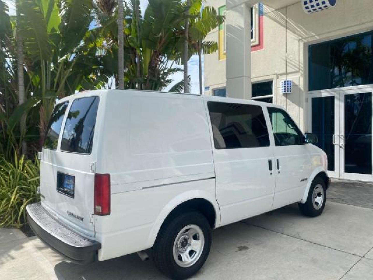 2001 White /Pewter Chevrolet Astro Cargo Van LOW MILES 84,812 (1GCDM19W71B) with an 4.3L Vortec 4300 Scpi V6 Engine engine, Automatic transmission, located at 4701 North Dixie Hwy, Pompano Beach, FL, 33064, (954) 422-2889, 26.240938, -80.123474 - OUR WEBPAGE FLORIDACARS1.COM HAS OVER 100 PHOTOS AND FREE CARFAX LINK 2001 CHEVROLET ASTRO VIN: 1GCDM19W71B154603 1 G C D M 1 9 W 7 1 B 1 5 4 6 0 3 VAN 4.3L V6 F OHV 12V GASOLINE 22 MPG REAR WHEEL DRIVE Features ABS Brakes Air Conditioning AM/FM Stereo Automatic Transmission CD Audio Cloth Seats Cru - Photo#95